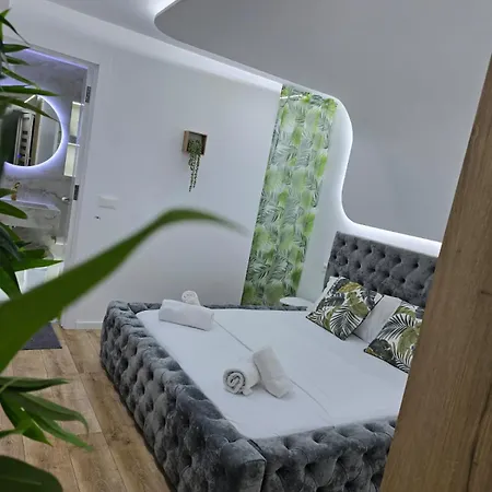 Apartment T *