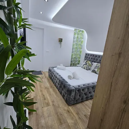 Apartment T *